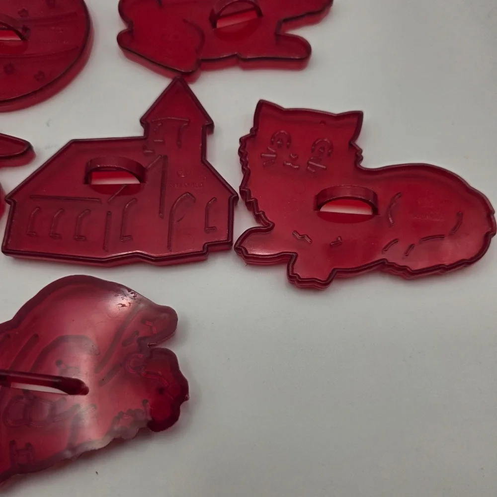 Vintage Red Plastic Cookie Cutters Set of 8 Christmas Holiday‎ Animals